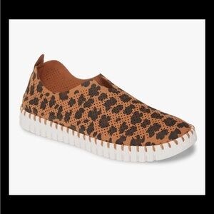 Ilse Jacobsen Tulip slip on perforated leopard print shoes size 8